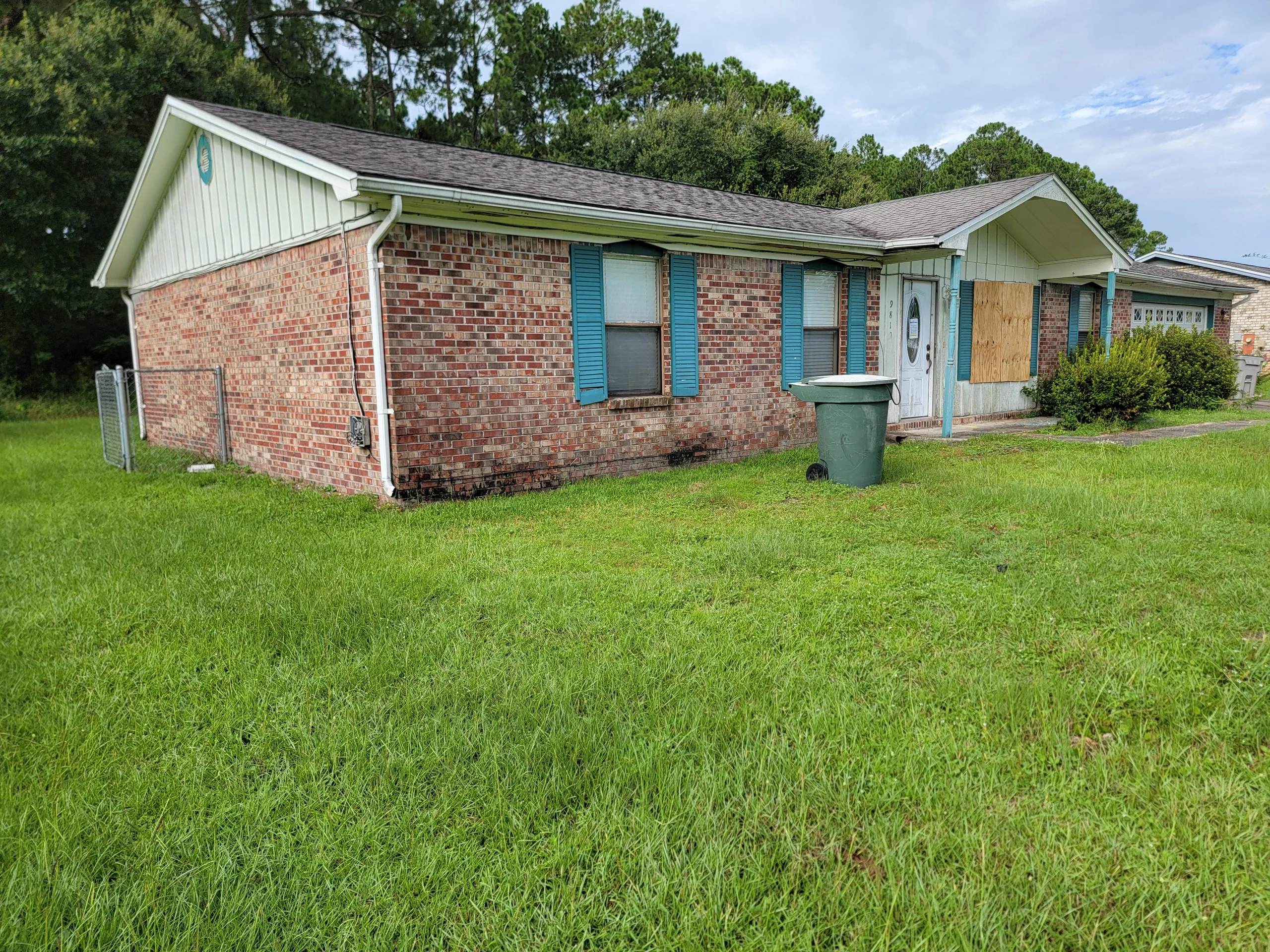 Image of a house boarded up for code violations. We buy houses with code violations for cash.