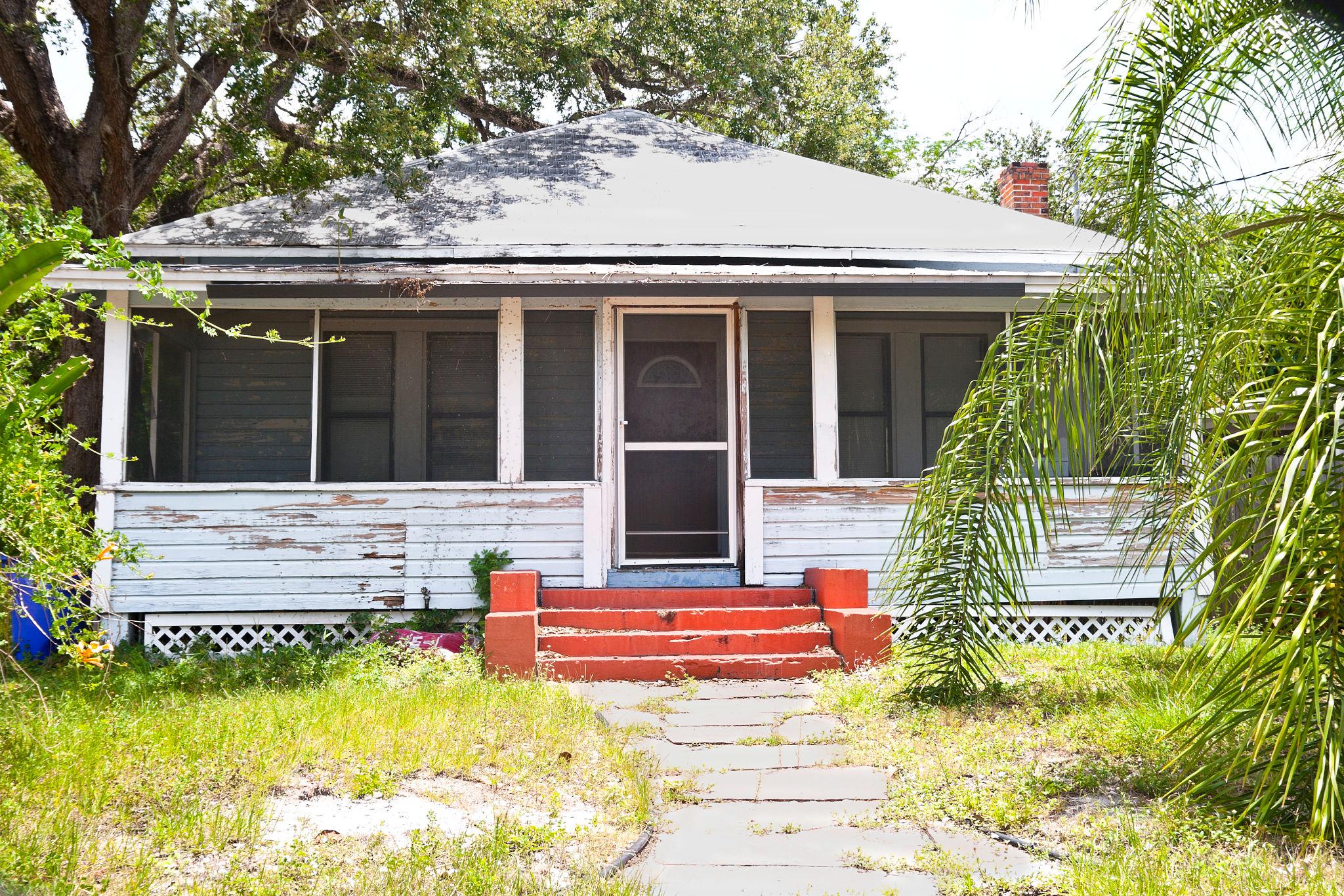 Florida property showing signs of deferred maintenance and financial strain